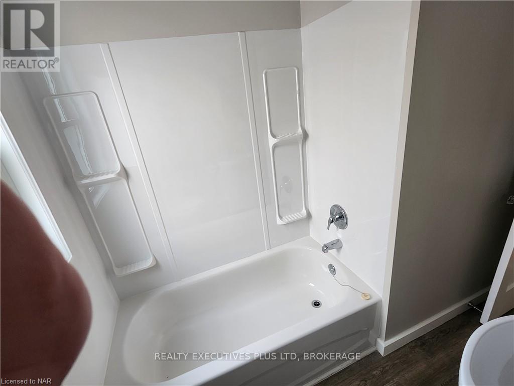 Bathroom - 4865 Simcoe Street, Niagara Falls (Cherrywood), ON - Indoor Photo Showing Bathroom