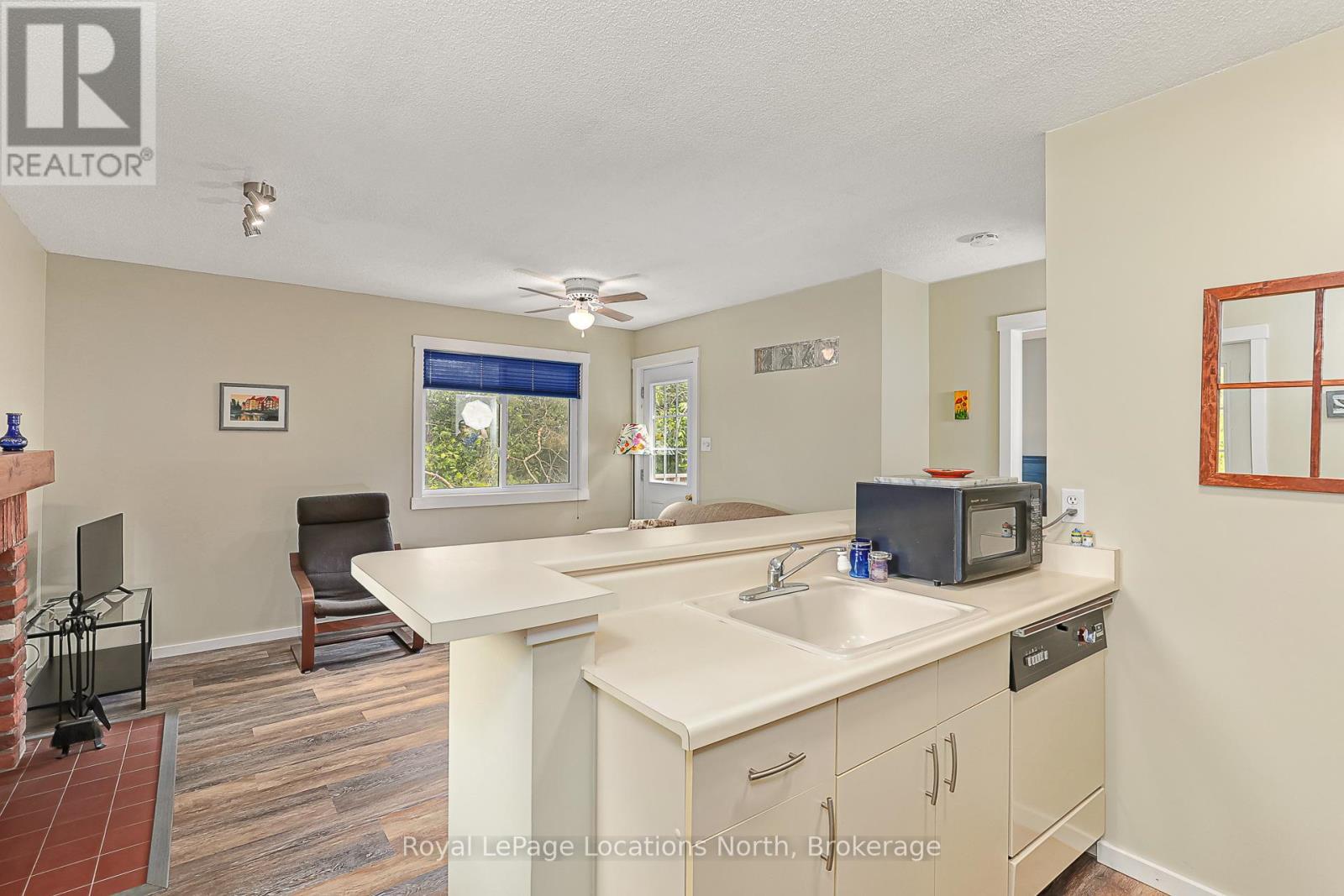47 - 19 Dawson Drive, Collingwood, ON - Indoor Photo Showing Kitchen