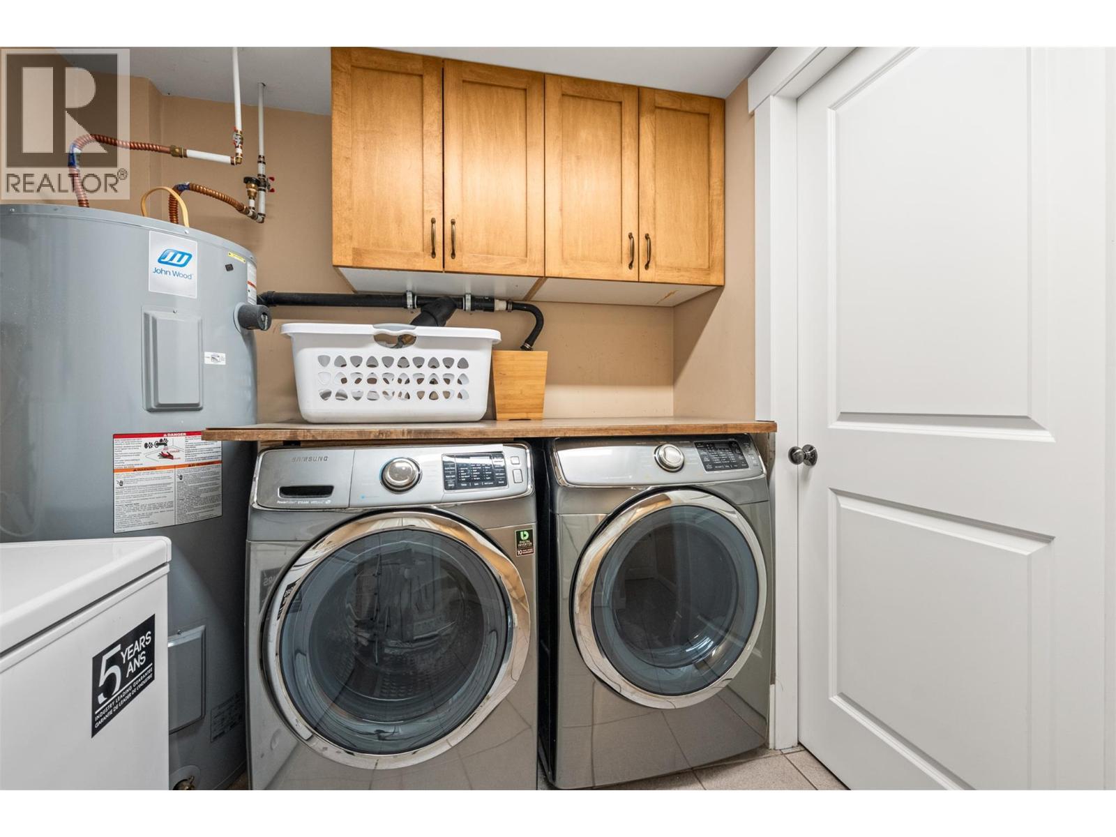 3588 Spiers Road, Kelowna, BC - Indoor Photo Showing Laundry Room