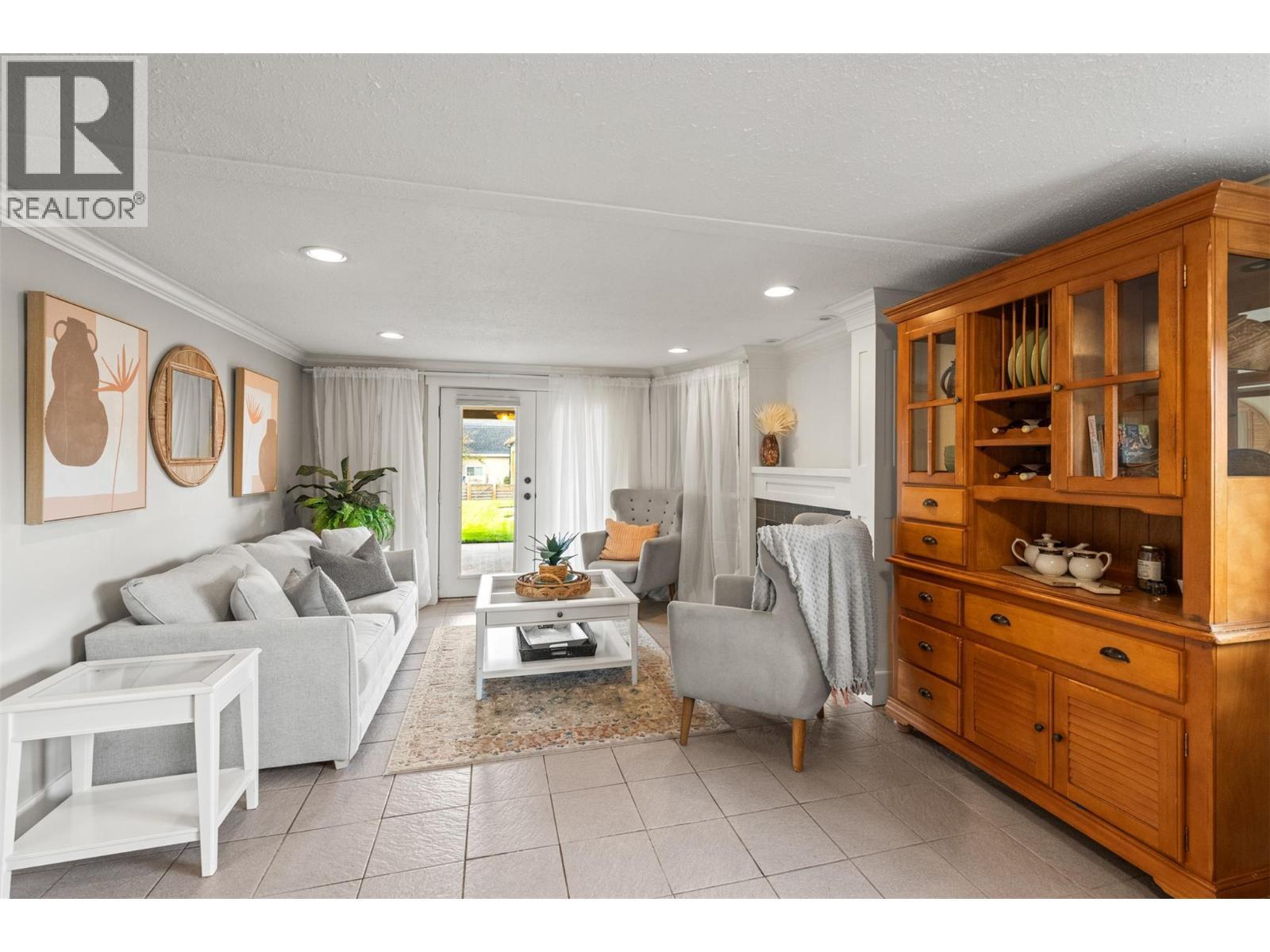 3588 Spiers Road, Kelowna, BC - Indoor