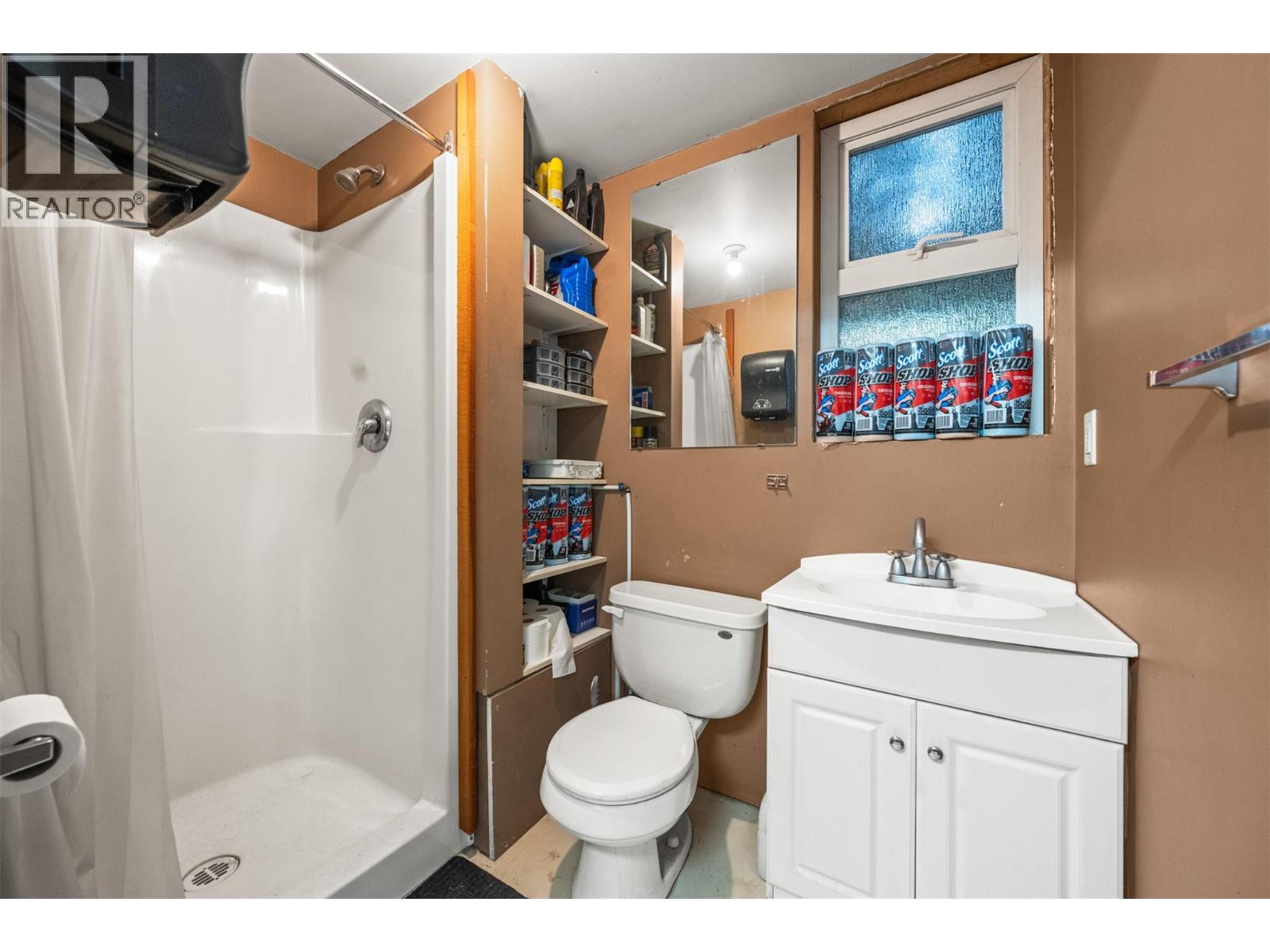 3588 Spiers Road, Kelowna, BC - Indoor Photo Showing Bathroom