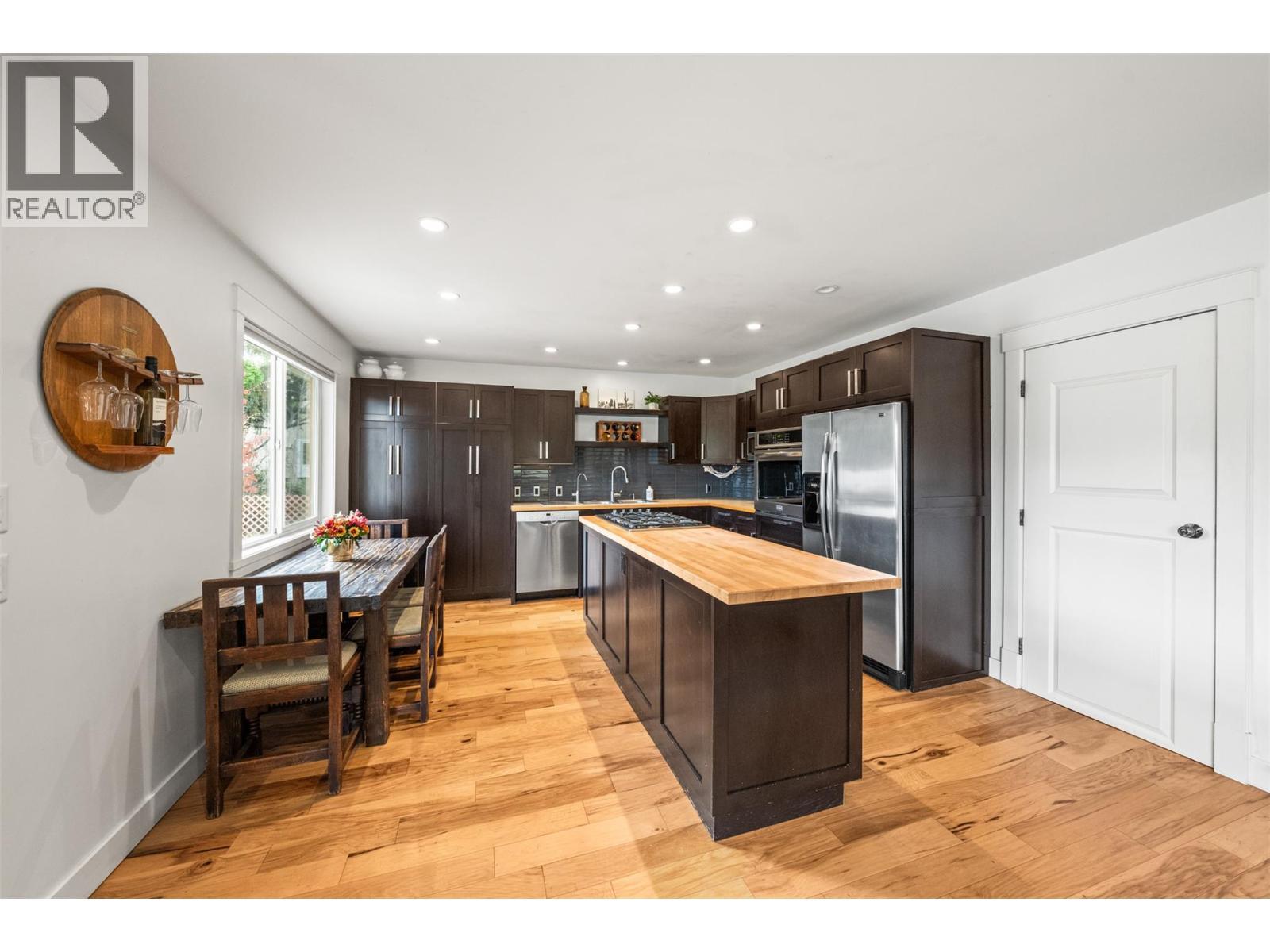 3588 Spiers Road, Kelowna, BC - Indoor Photo Showing Kitchen