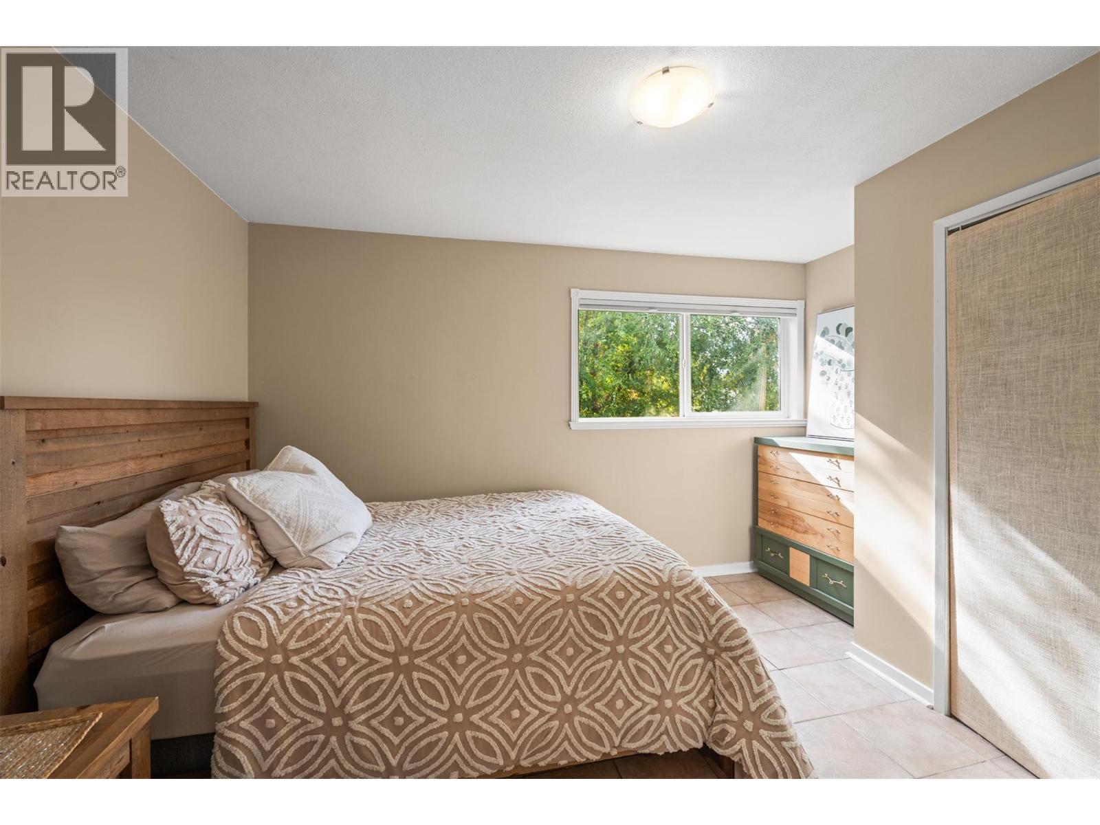 3588 Spiers Road, Kelowna, BC - Indoor Photo Showing Bedroom