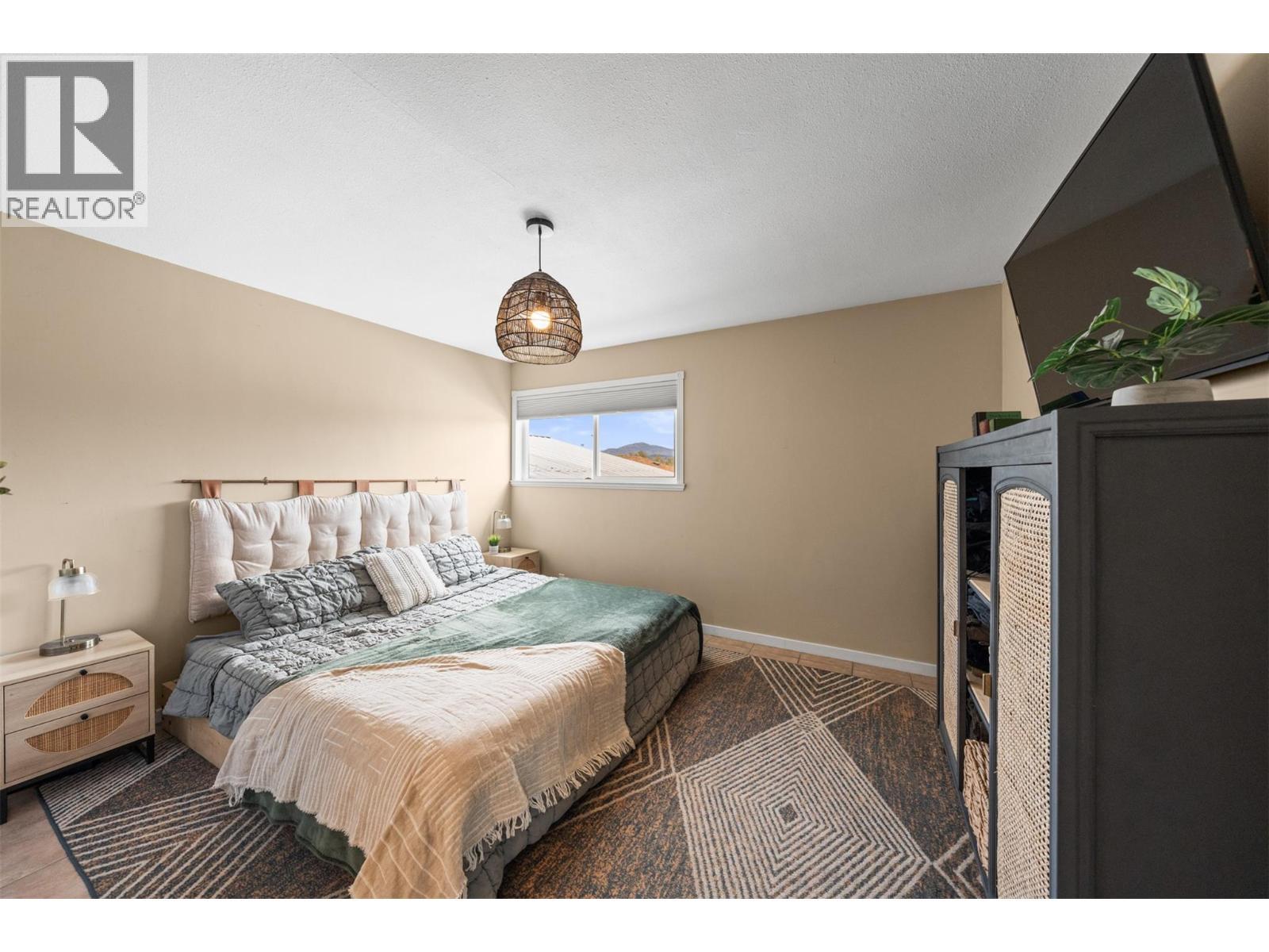 3588 Spiers Road, Kelowna, BC - Indoor Photo Showing Bedroom