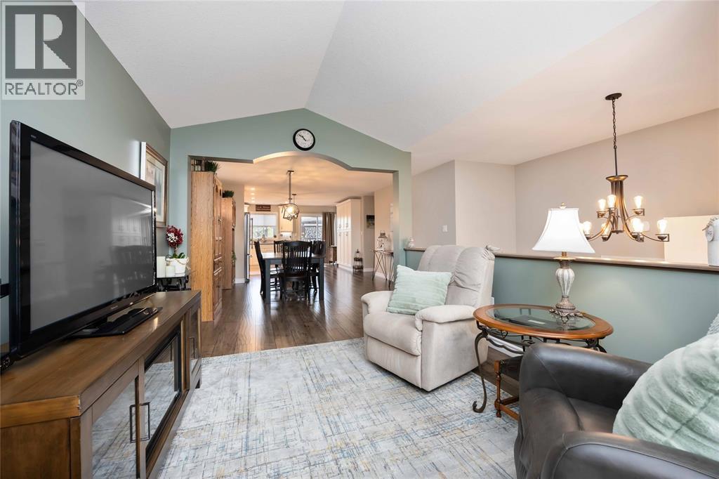 318 Citation Circle, St Clair, ON - Indoor Photo Showing Living Room