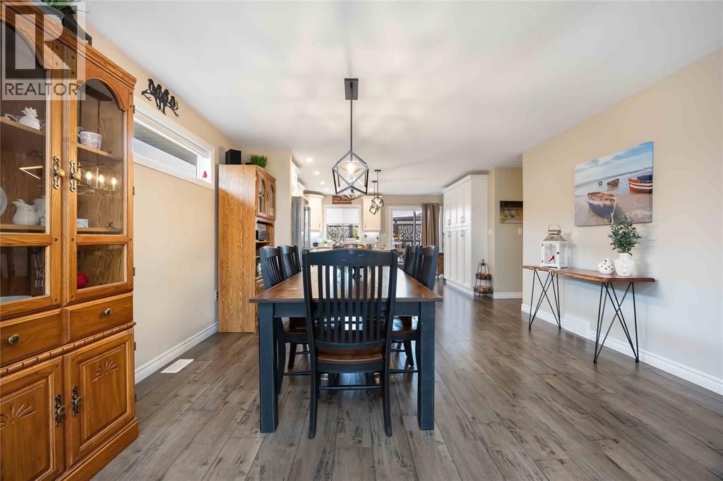318 Citation Circle, St Clair, ON - Indoor Photo Showing Dining Room