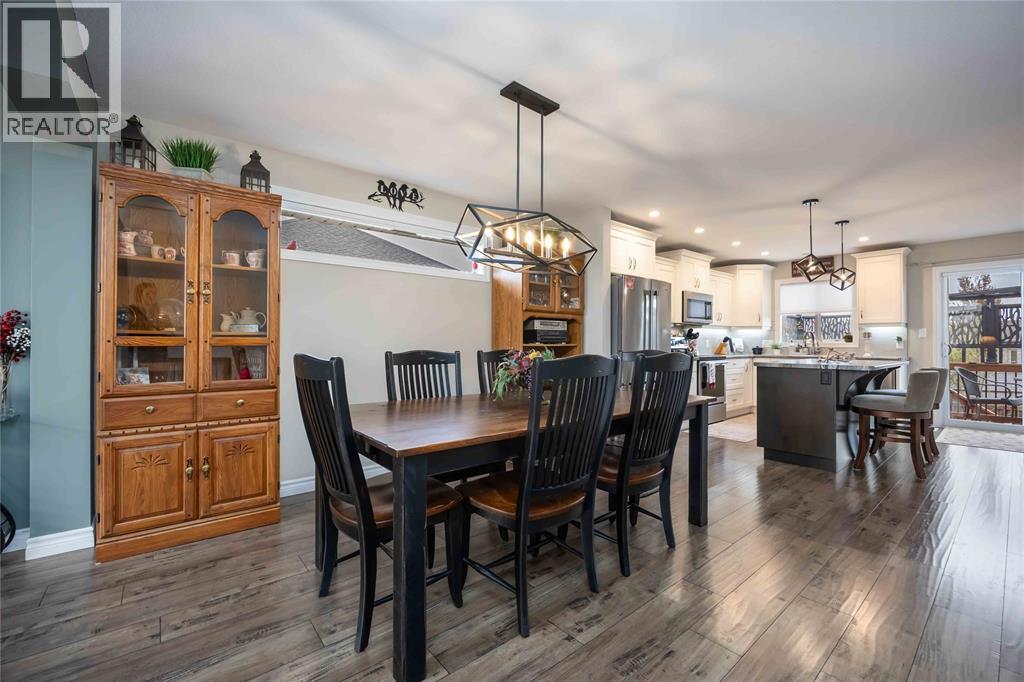 318 Citation Circle, St Clair, ON - Indoor Photo Showing Dining Room