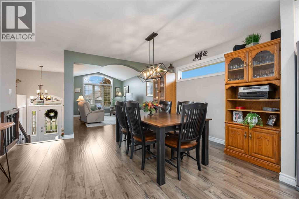 318 Citation Circle, St Clair, ON - Indoor Photo Showing Dining Room