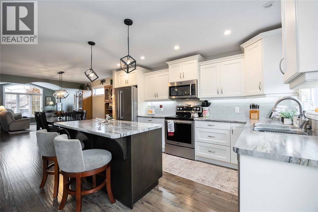 318 Citation Circle, St Clair, ON - Indoor Photo Showing Kitchen With Upgraded Kitchen