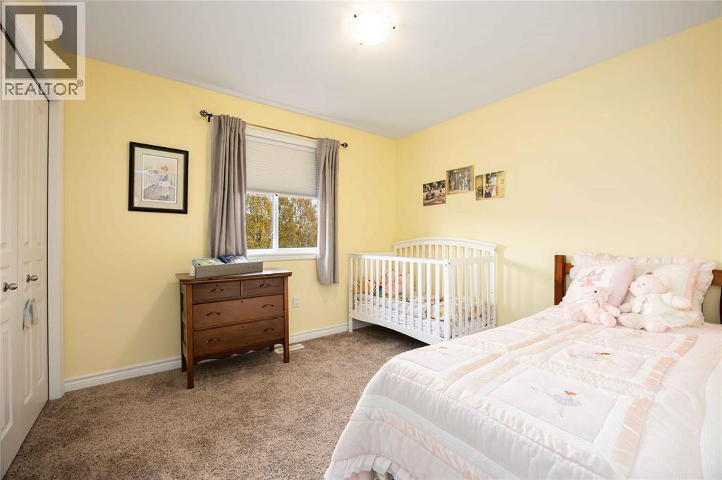 318 Citation Circle, St Clair, ON - Indoor Photo Showing Bedroom