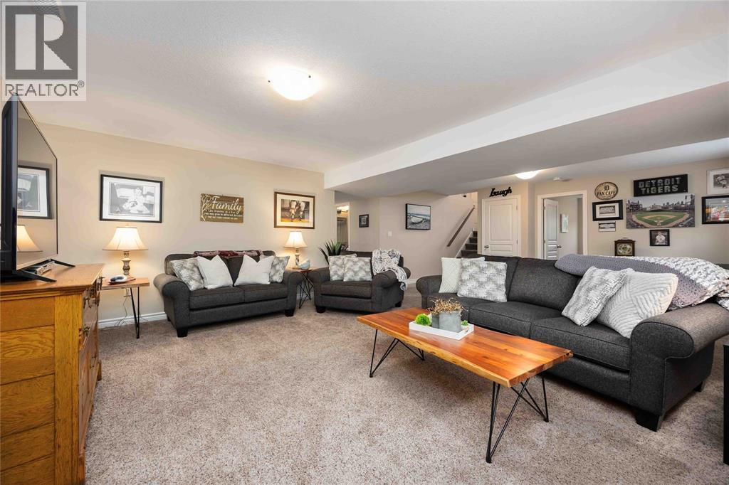 318 Citation Circle, St Clair, ON - Indoor Photo Showing Living Room