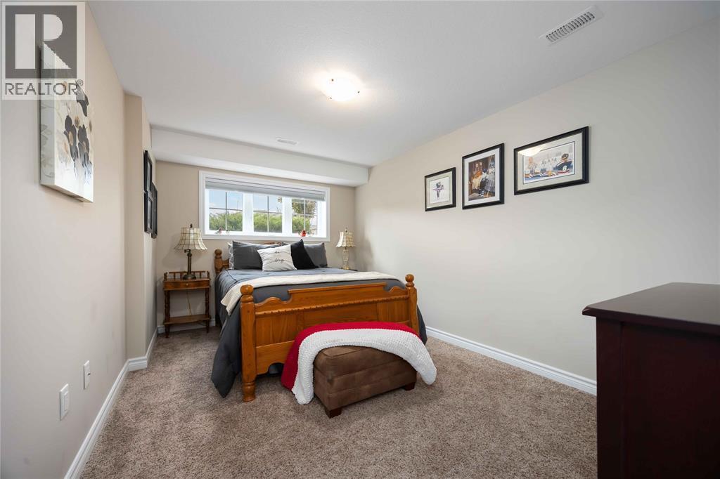 318 Citation Circle, St Clair, ON - Indoor Photo Showing Bedroom