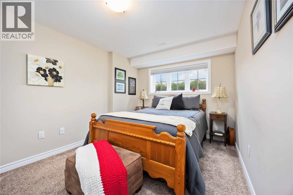 318 Citation Circle, St Clair, ON - Indoor Photo Showing Bedroom