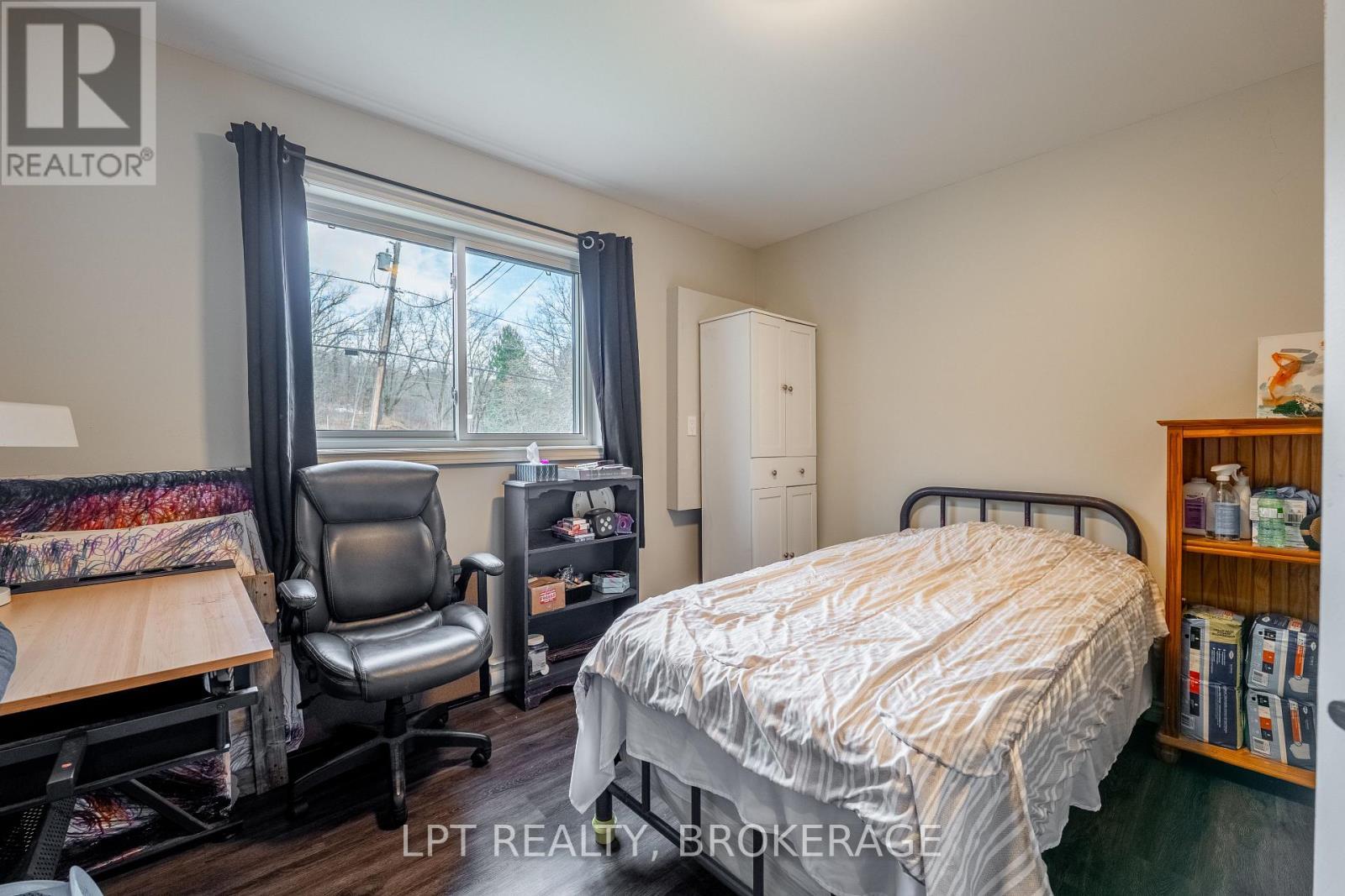 Middle Unit - 1857 Crow Lake Road, Frontenac (Frontenac Centre), ON - Indoor Photo Showing Bedroom