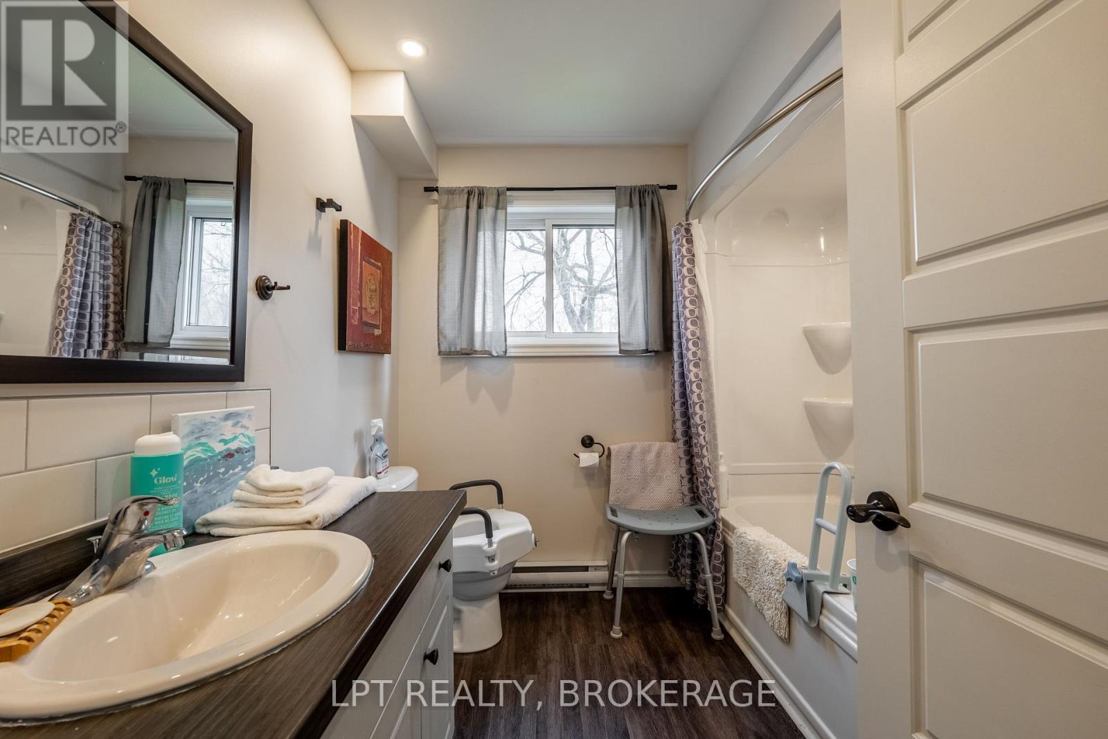 Middle Unit - 1857 Crow Lake Road, Frontenac (Frontenac Centre), ON - Indoor Photo Showing Bathroom