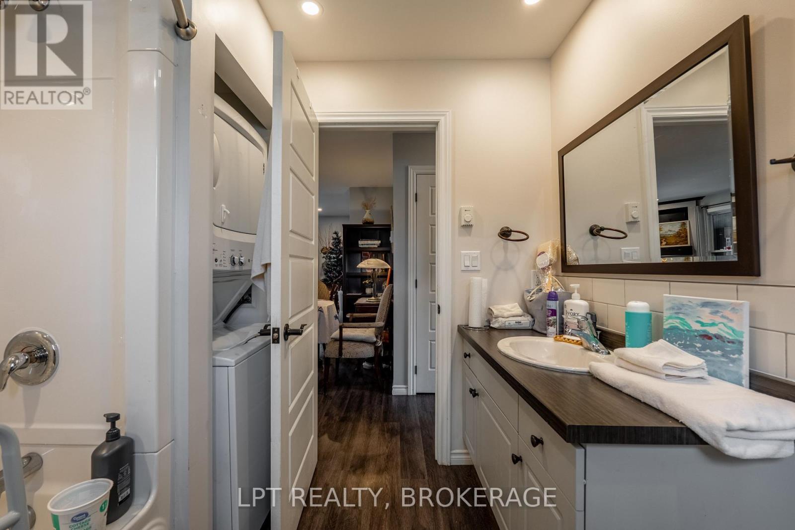 Middle Unit - 1857 Crow Lake Road, Frontenac (Frontenac Centre), ON - Indoor Photo Showing Bathroom