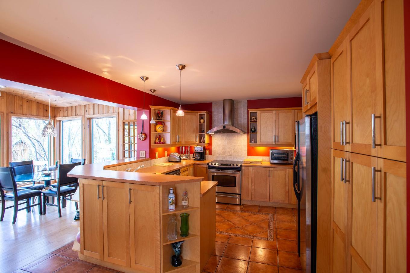 Kitchen - 2496 Av. Montbray, Québec (Sainte-Foy/Sillery/Cap-Rouge), QC - Indoor Photo Showing Kitchen