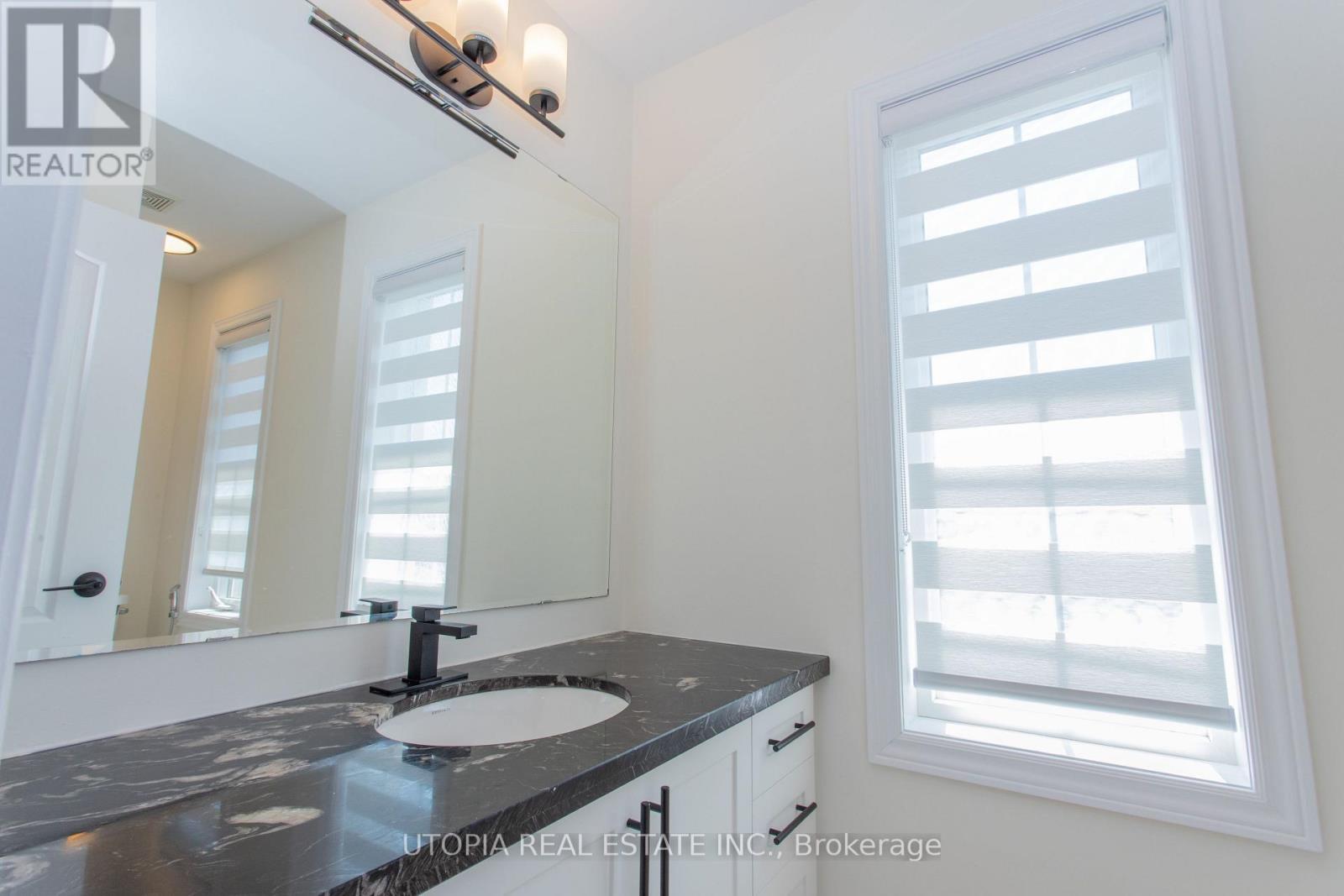 5409 Tenth Line W, Mississauga, ON - Indoor Photo Showing Bathroom