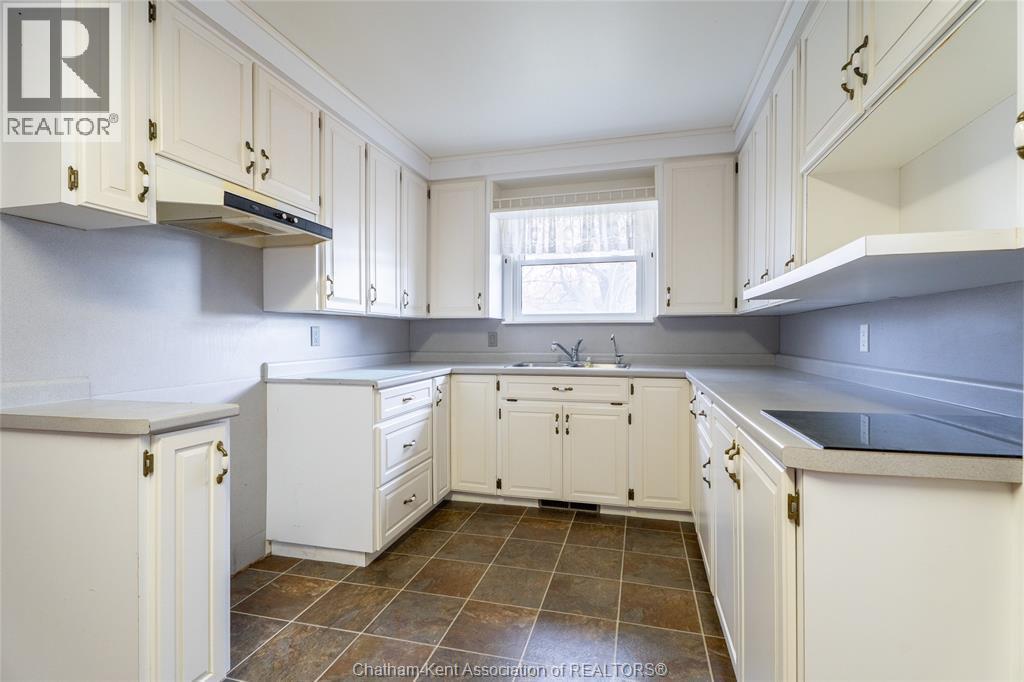 13171 Base Line Road, Thamesville, ON - Indoor Photo Showing Kitchen With Double Sink