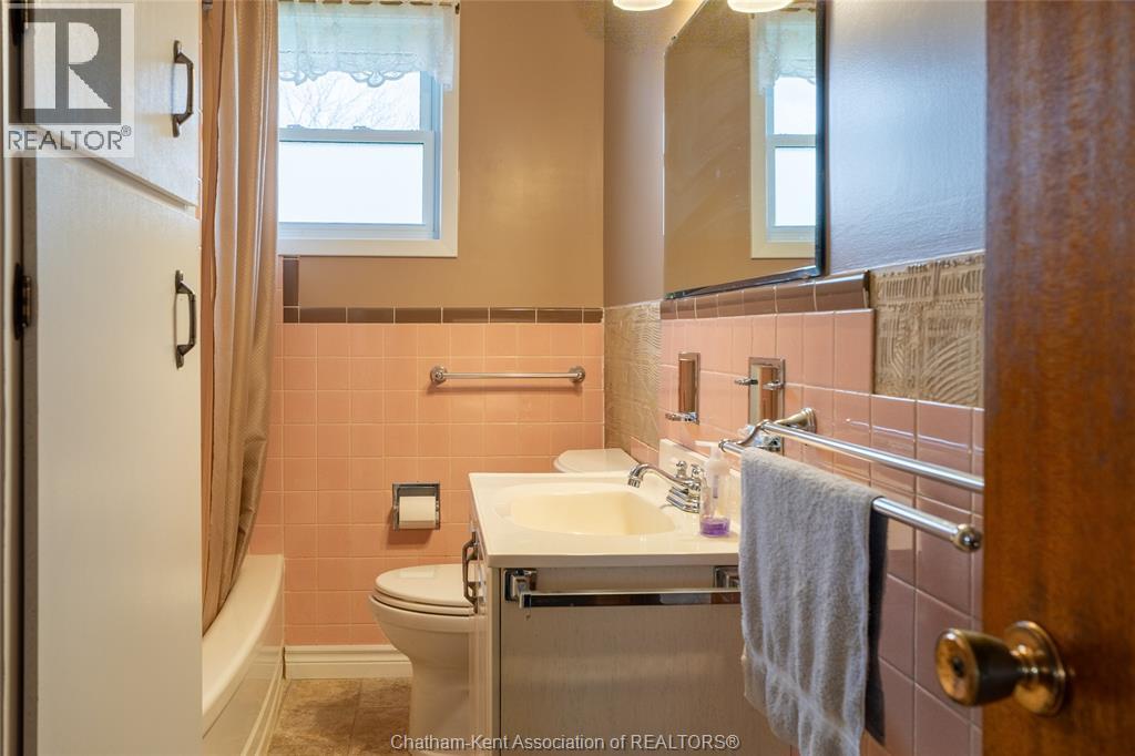 13171 Base Line Road, Thamesville, ON - Indoor Photo Showing Bathroom