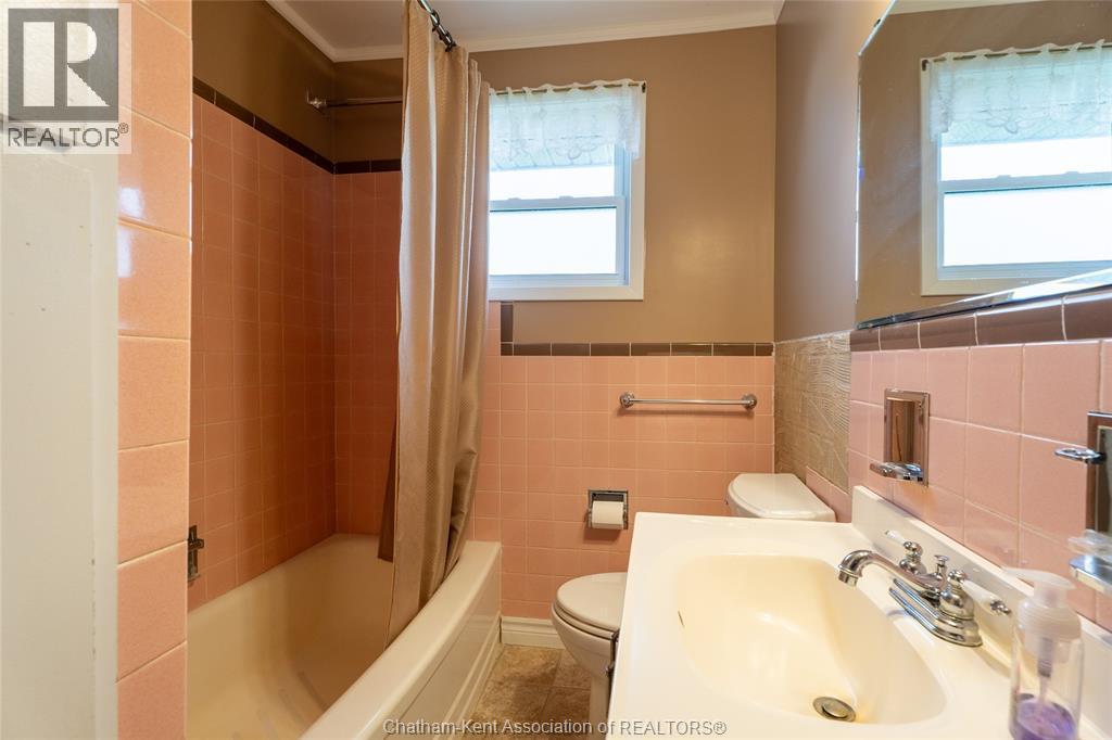 13171 Base Line Road, Thamesville, ON - Indoor Photo Showing Bathroom