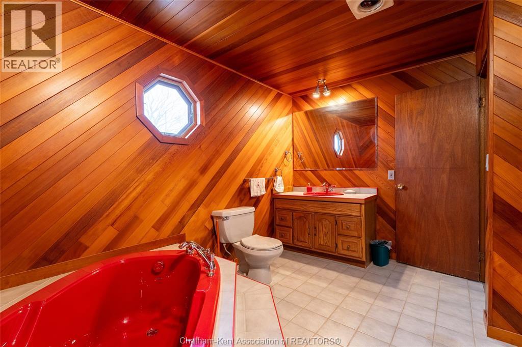 13171 Base Line Road, Thamesville, ON - Indoor Photo Showing Bathroom