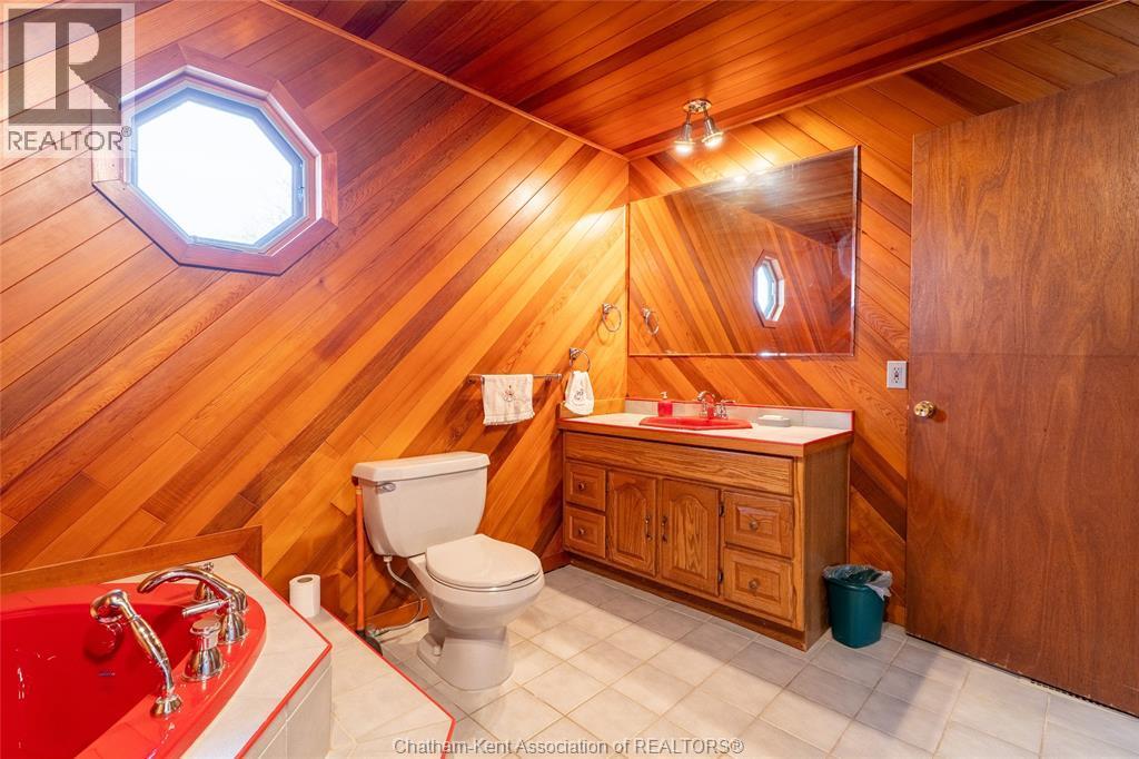13171 Base Line Road, Thamesville, ON - Indoor Photo Showing Bathroom