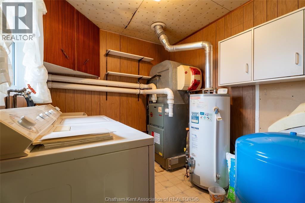 13171 Base Line Road, Thamesville, ON - Indoor Photo Showing Laundry Room