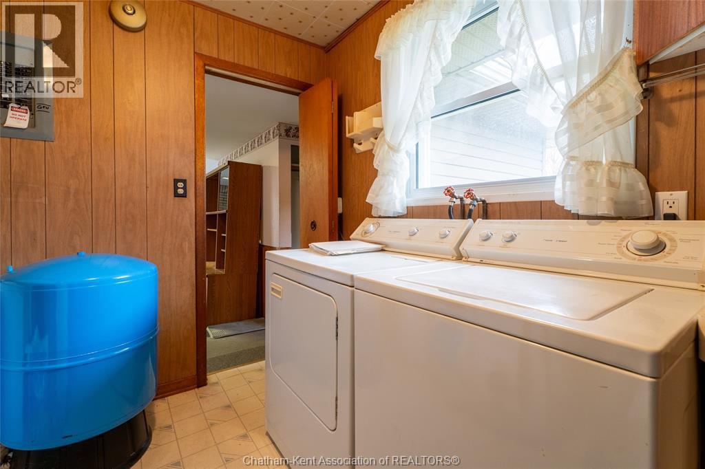 13171 Base Line Road, Thamesville, ON - Indoor Photo Showing Laundry Room