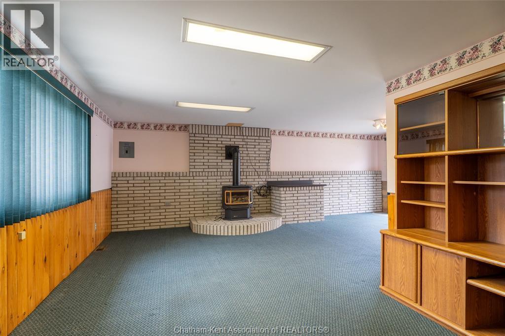 13171 Base Line Road, Thamesville, ON - Indoor Photo Showing Other Room With Fireplace