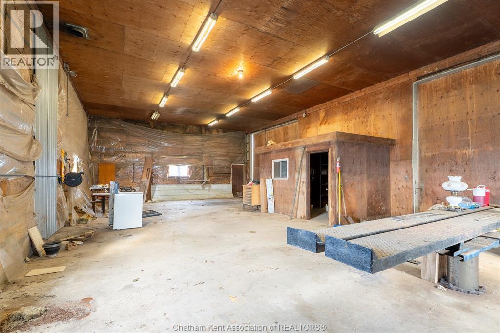 13171 Base Line Road, Thamesville, ON - Indoor Photo Showing Garage