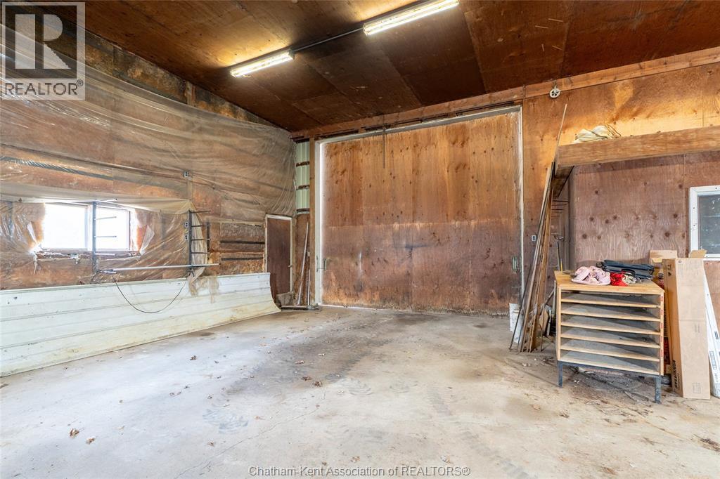 13171 Base Line Road, Thamesville, ON - Indoor Photo Showing Garage