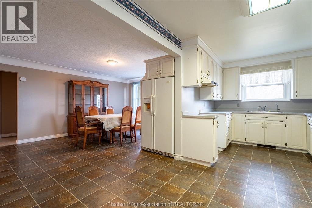 13171 Base Line Road, Thamesville, ON - Indoor Photo Showing Kitchen