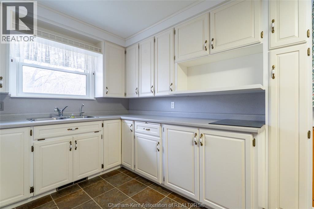 13171 Base Line Road, Thamesville, ON - Indoor Photo Showing Kitchen With Double Sink