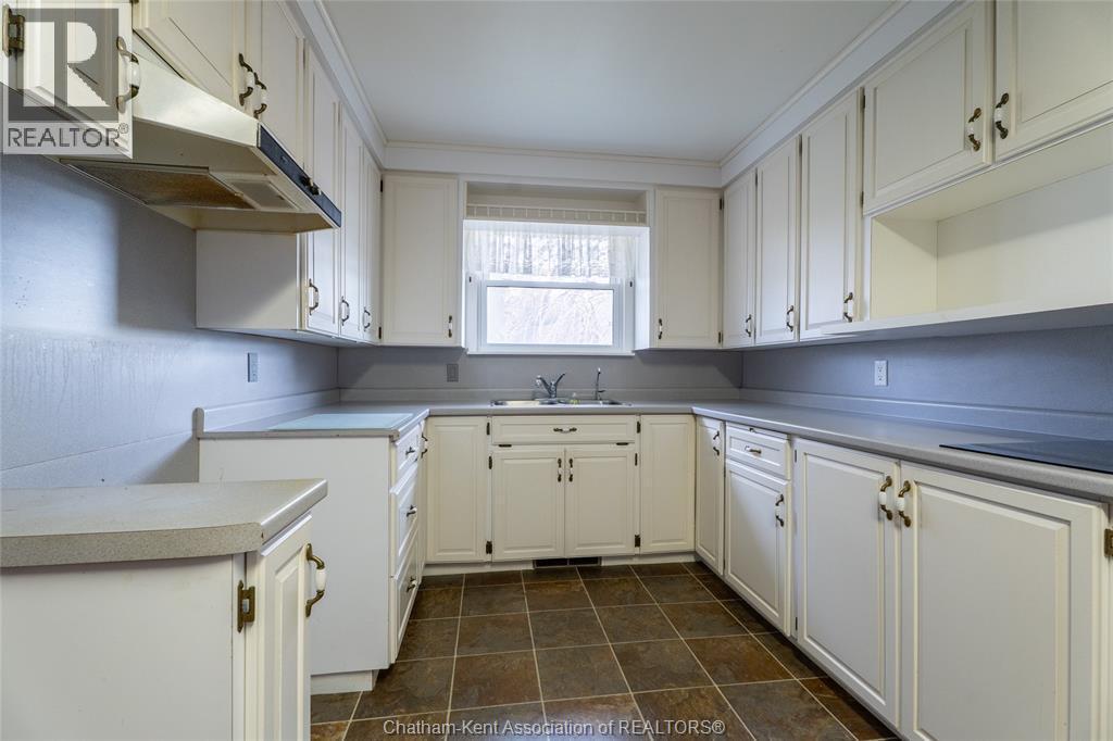 13171 Base Line Road, Thamesville, ON - Indoor Photo Showing Kitchen