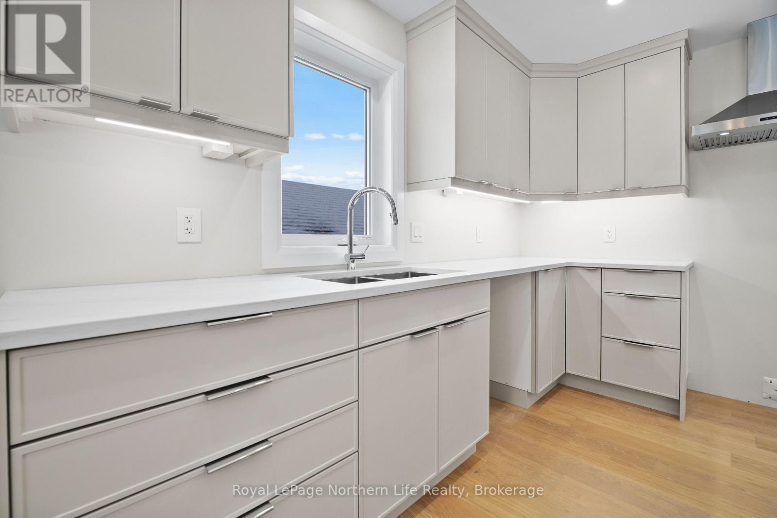 134 Andrew Avenue, North Bay (Airport), ON - Indoor Photo Showing Kitchen With Double Sink