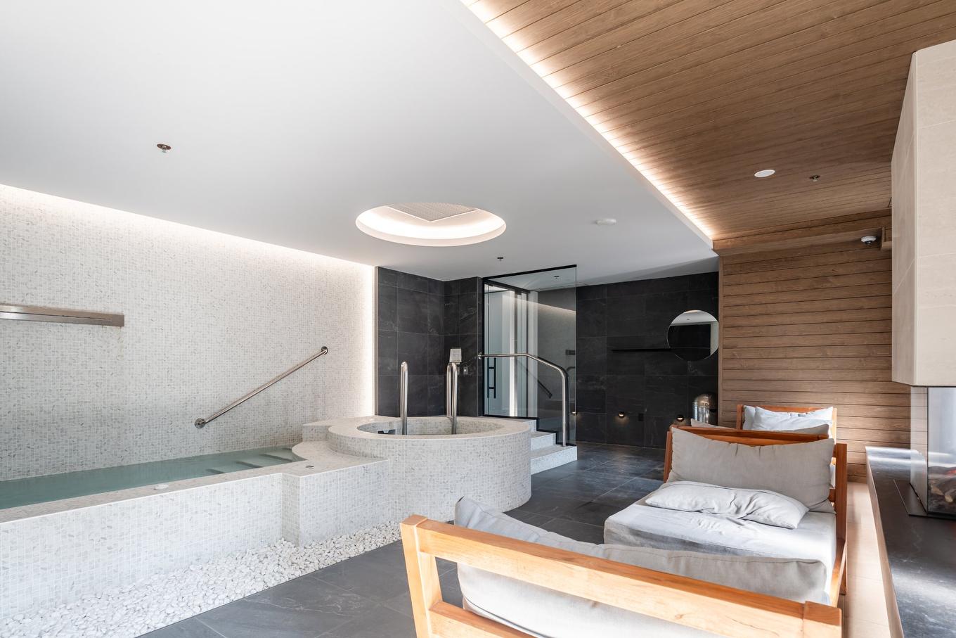 Pool - 321-505 Rue De L'Escale, Brossard, QC - Indoor Photo Showing Other Room