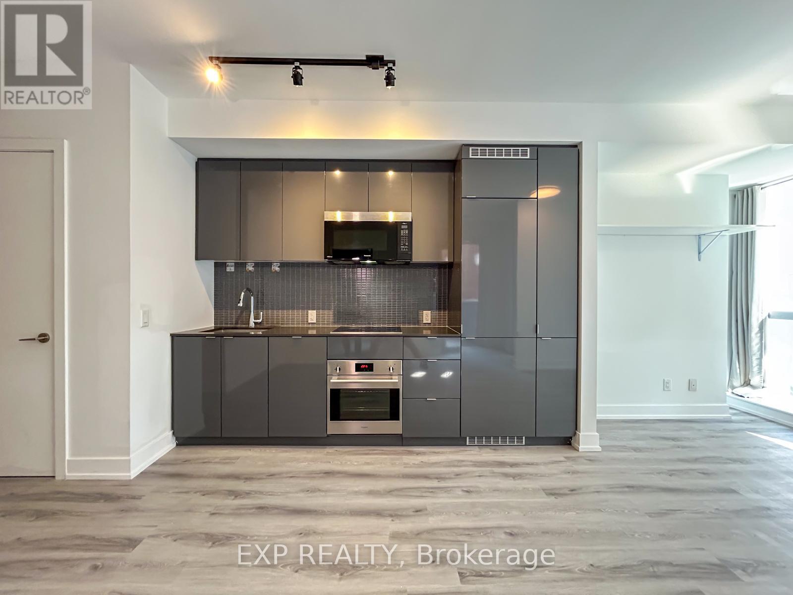 511 - 7 Grenville Street, Toronto, ON - Indoor Photo Showing Kitchen