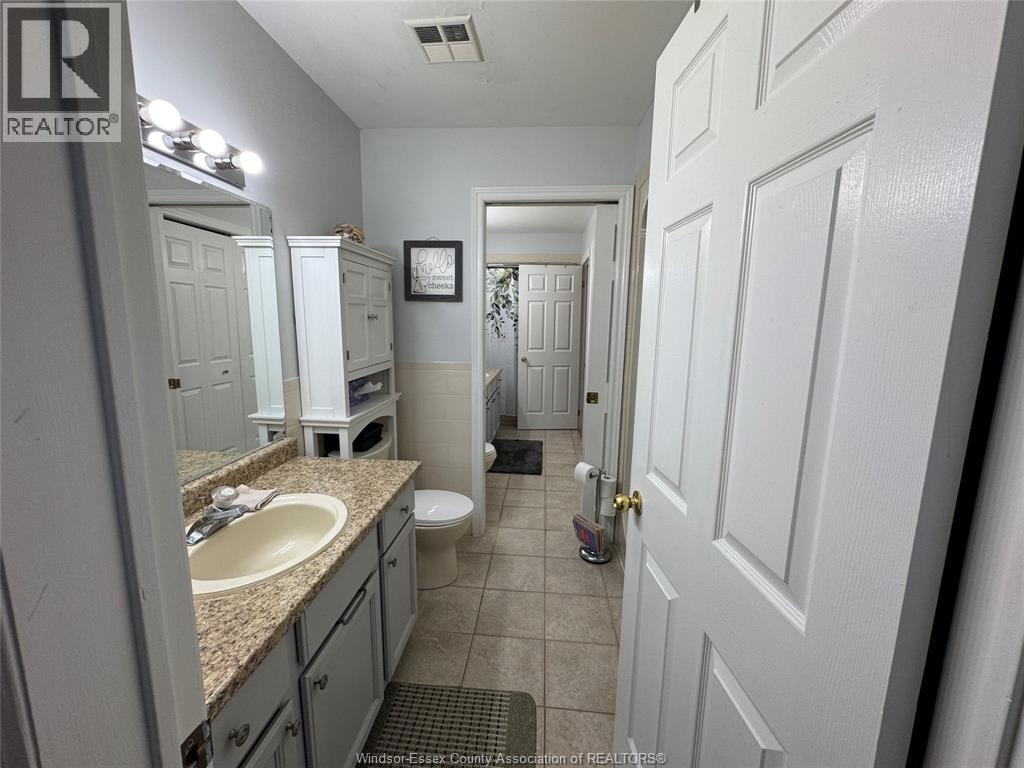 3 Ashley Crescent, Leamington, ON - Indoor Photo Showing Bathroom