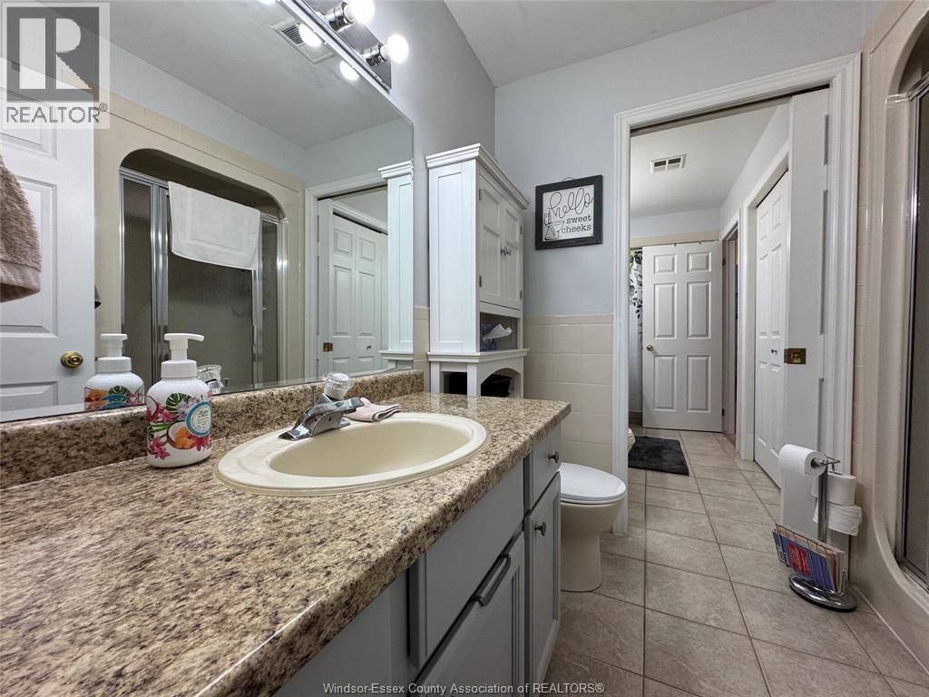 3 Ashley Crescent, Leamington, ON - Indoor Photo Showing Bathroom