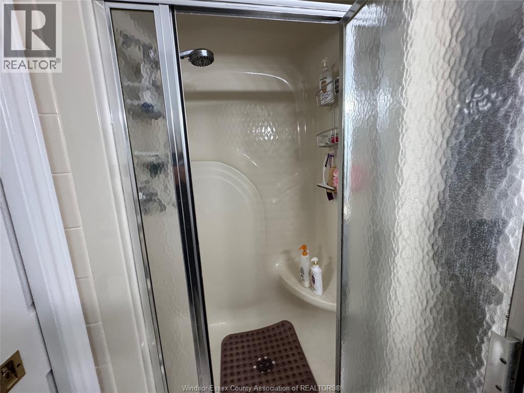 3 Ashley Crescent, Leamington, ON - Indoor Photo Showing Bathroom