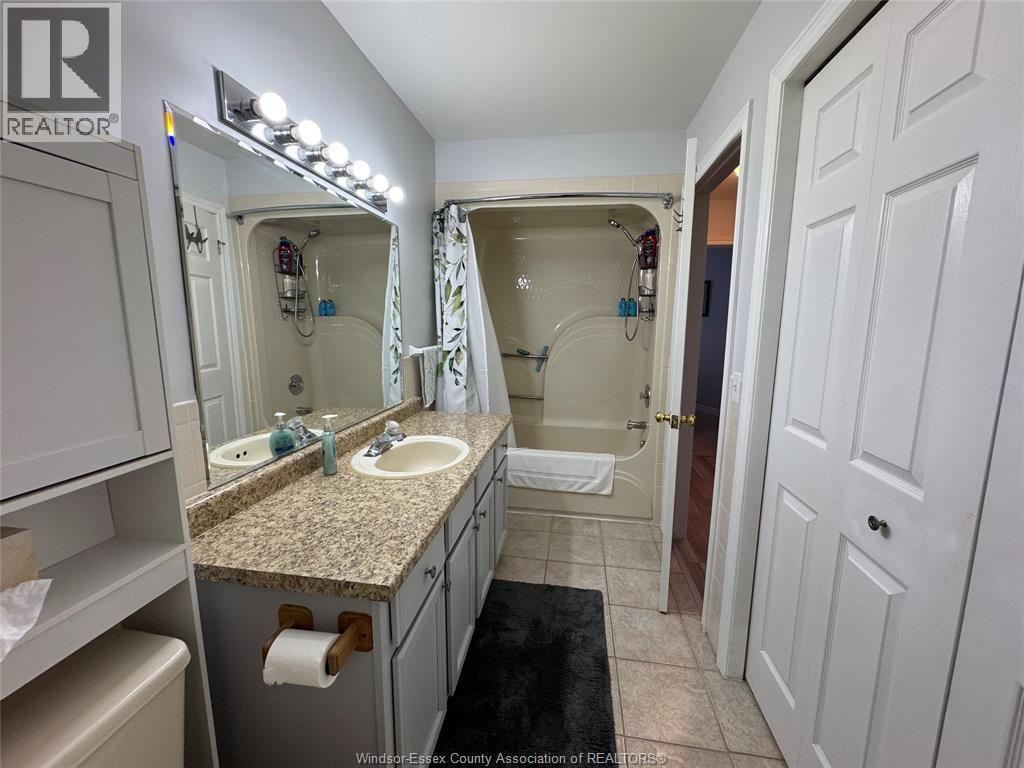3 Ashley Crescent, Leamington, ON - Indoor Photo Showing Bathroom