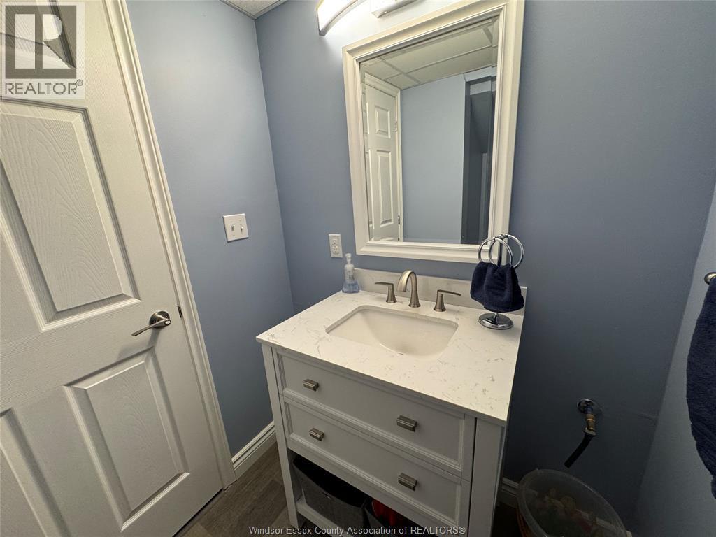 3 Ashley Crescent, Leamington, ON - Indoor Photo Showing Bathroom
