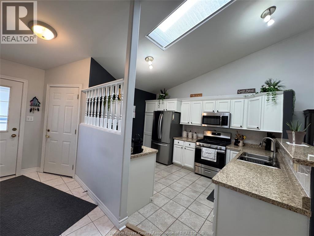 3 Ashley Crescent, Leamington, ON - Indoor