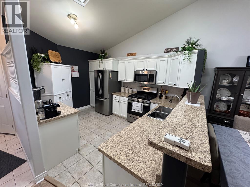 3 Ashley Crescent, Leamington, ON - Indoor Photo Showing Kitchen With Double Sink