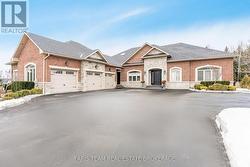 158 DALE CRESCENT Bradford West Gwillimbury, ON L0L 1L0