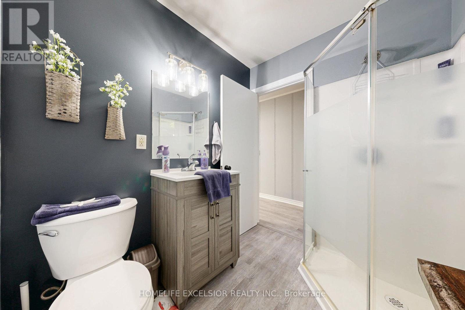 19043 Centre Street, East Gwillimbury, ON - Indoor Photo Showing Bathroom