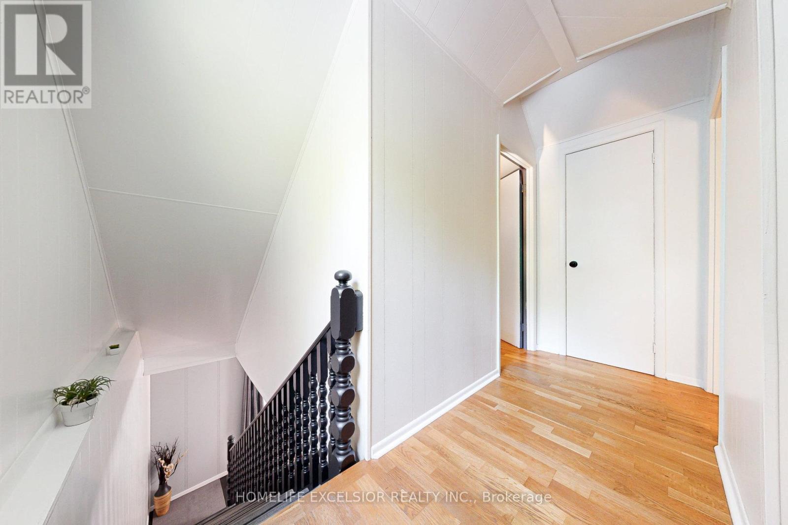 19043 Centre Street, East Gwillimbury, ON - Indoor Photo Showing Other Room