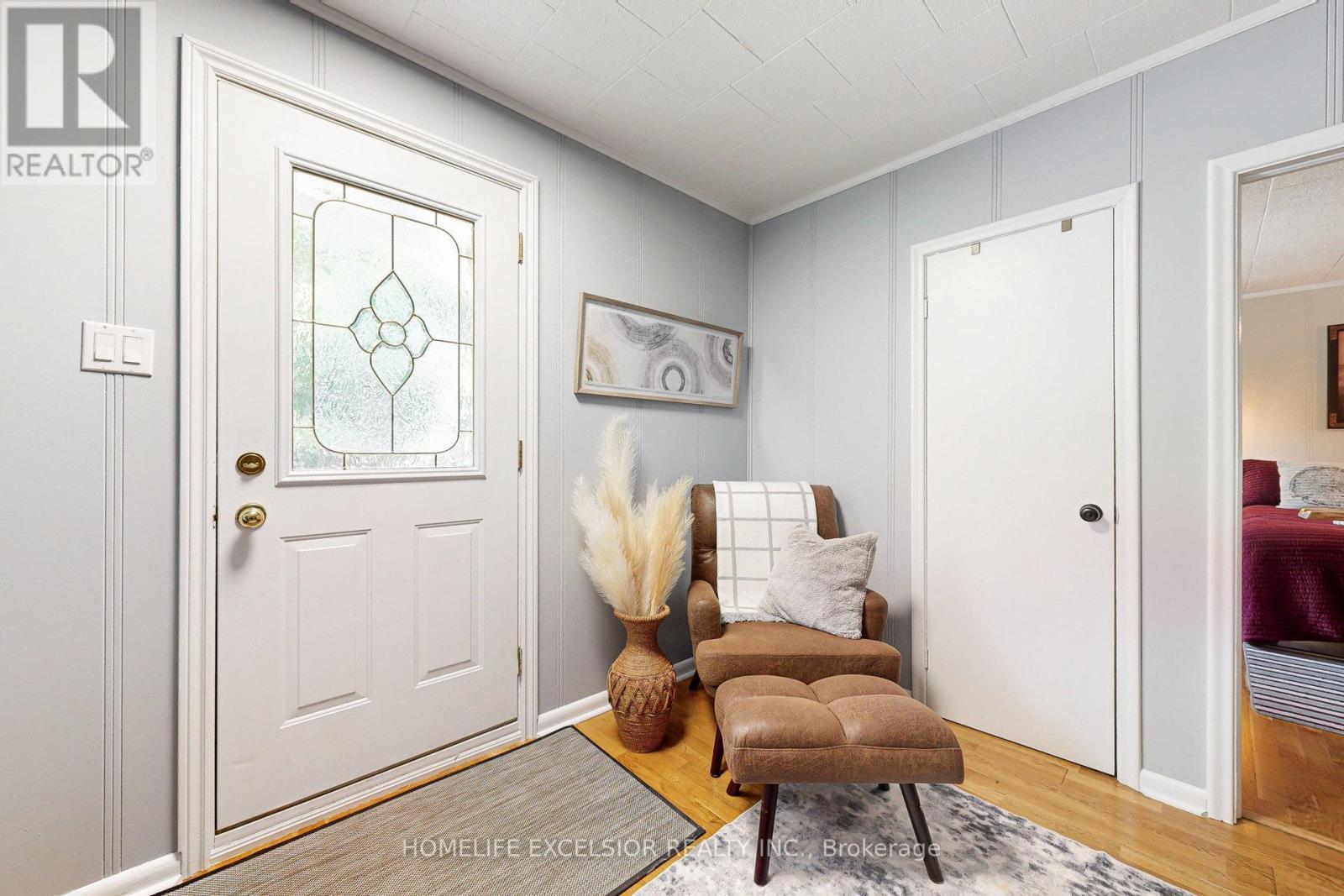 19043 Centre Street, East Gwillimbury, ON - Indoor Photo Showing Other Room