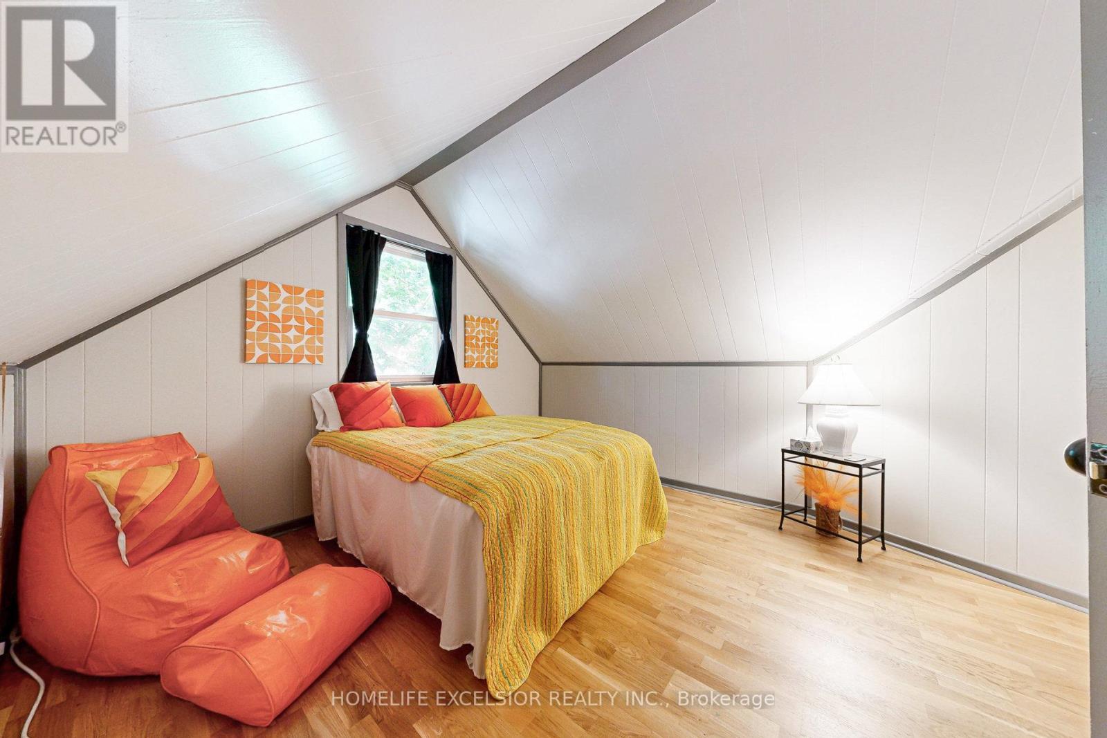 19043 Centre Street, East Gwillimbury, ON - Indoor Photo Showing Other Room